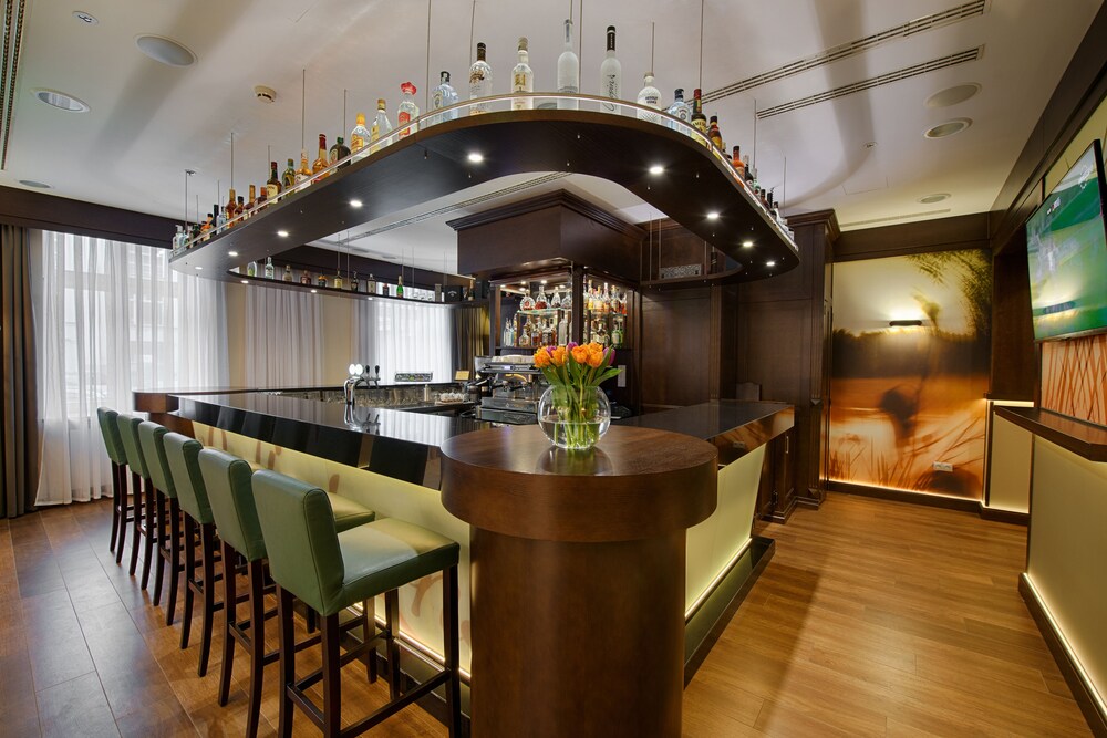 Hotel Bar