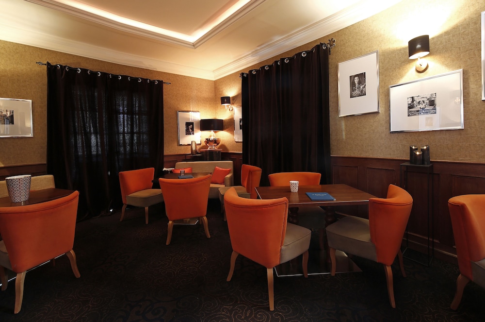 Hotel Lounge