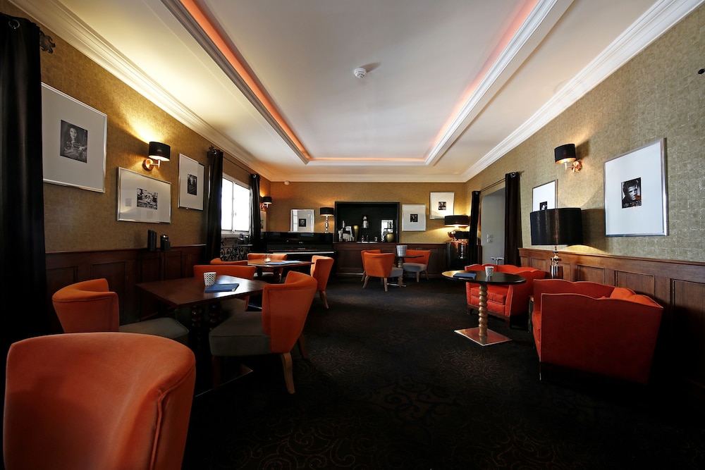 Hotel Bar