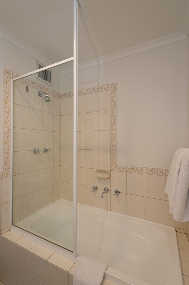 Studio - Bathroom