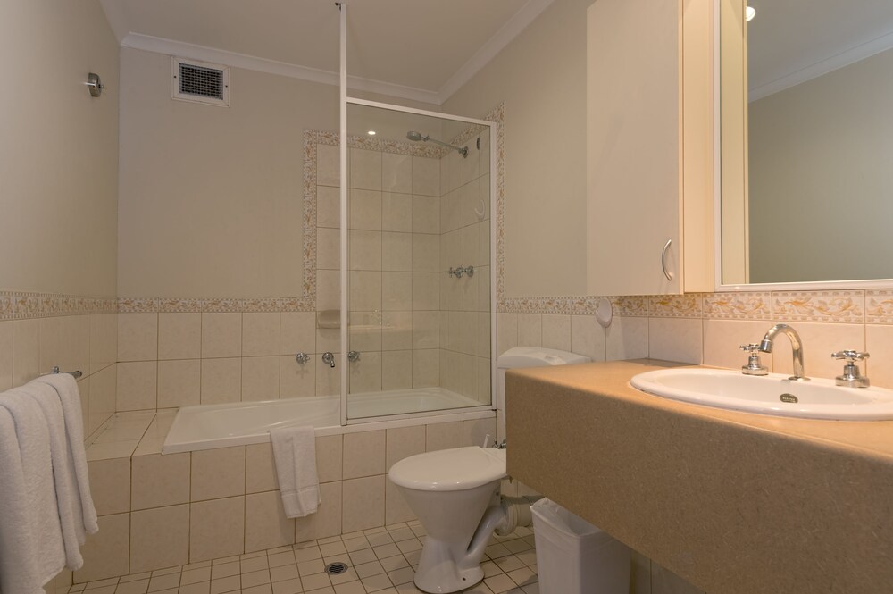Apartment, 2 Bedrooms - Bathroom
