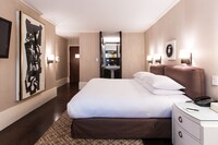 Family Room, Connecting Rooms