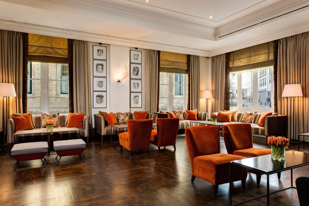 Hotel Lounge