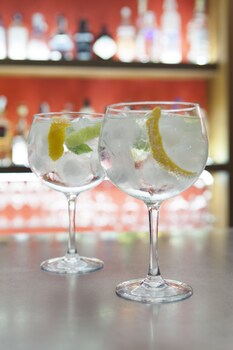 Hotel Bar