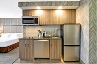 Deluxe Room, 1 King Bed, Non Smoking, Kitchen