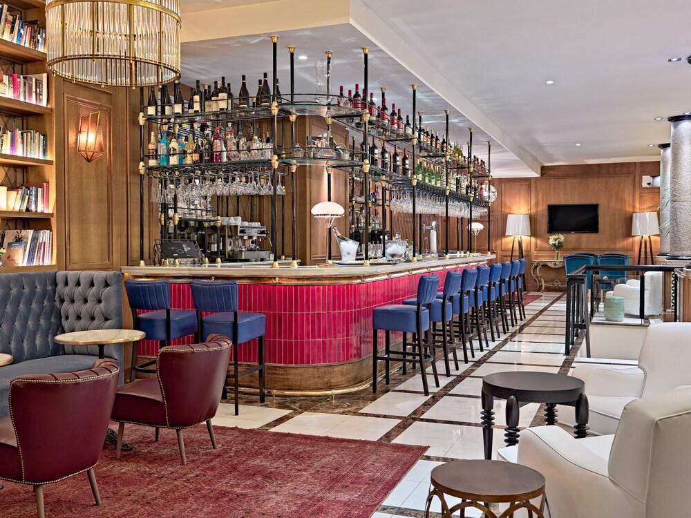 Hotel Bar