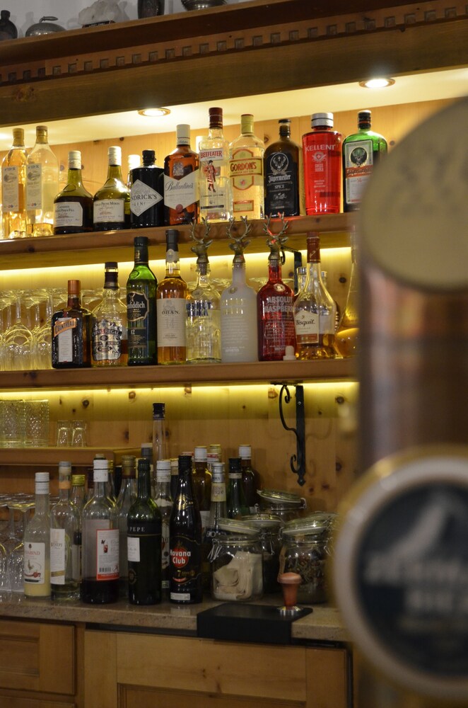 Hotel Bar