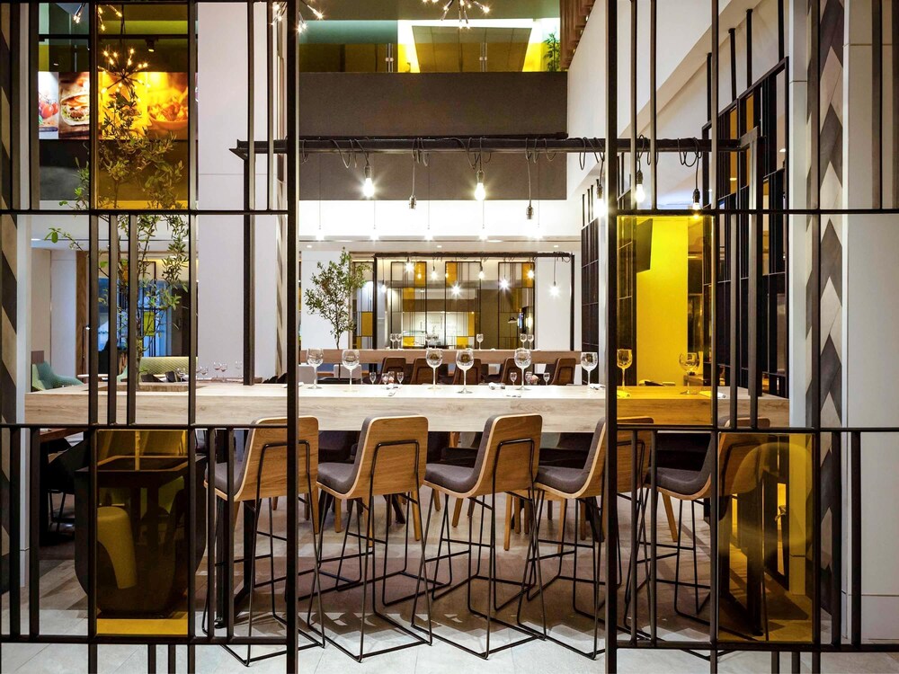Hotel Bar