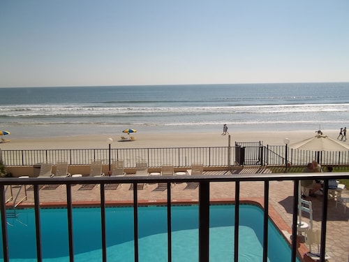 Beachside Hotel
