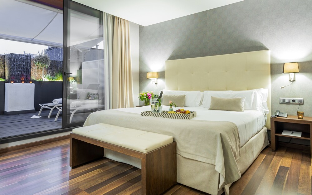 Superior Double Room, Terrace (with Jacuzzi) - Guestroom