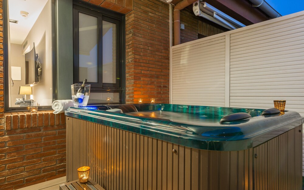 Superior Double Room, Terrace (with Jacuzzi) - Outdoor Spa Tub