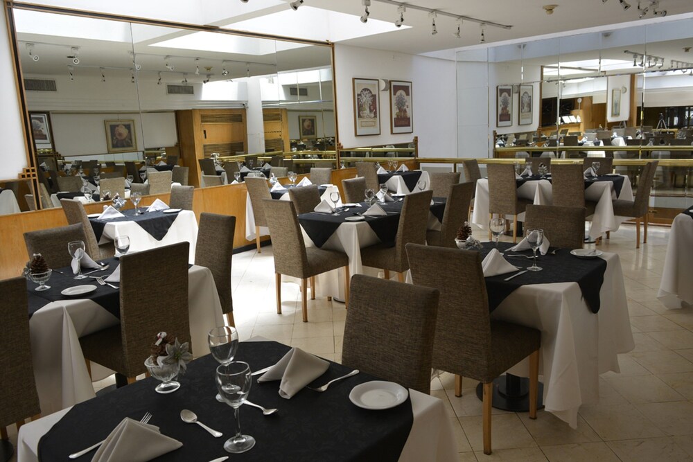 Couples Dining
