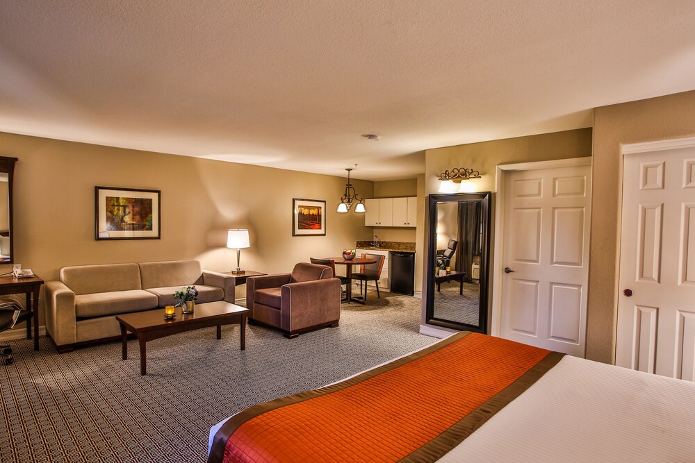 Room, Tuscany Suites & Casino