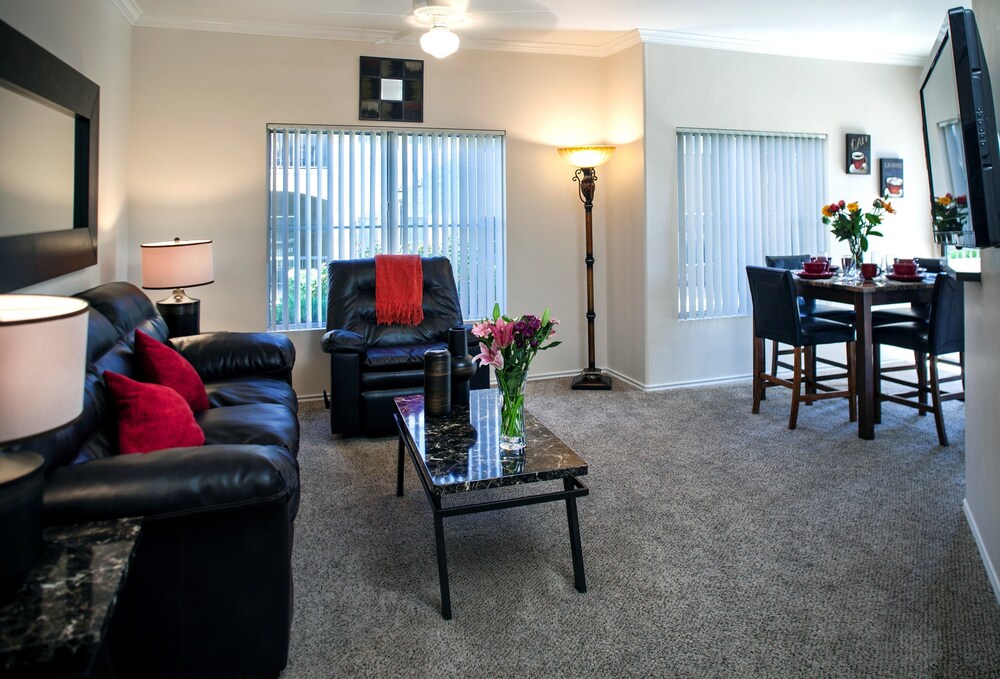 Deluxe Condo, 1 Bedroom - Guestroom