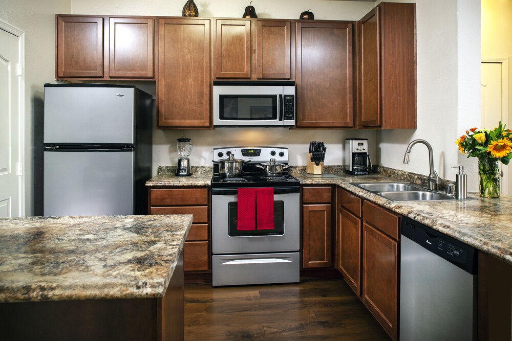 Deluxe Condo, 3 Bedrooms, 2 Bathrooms - Guestroom