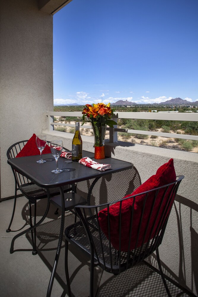 Deluxe Condo, 2 Bedrooms, 2 Bathrooms - Guestroom