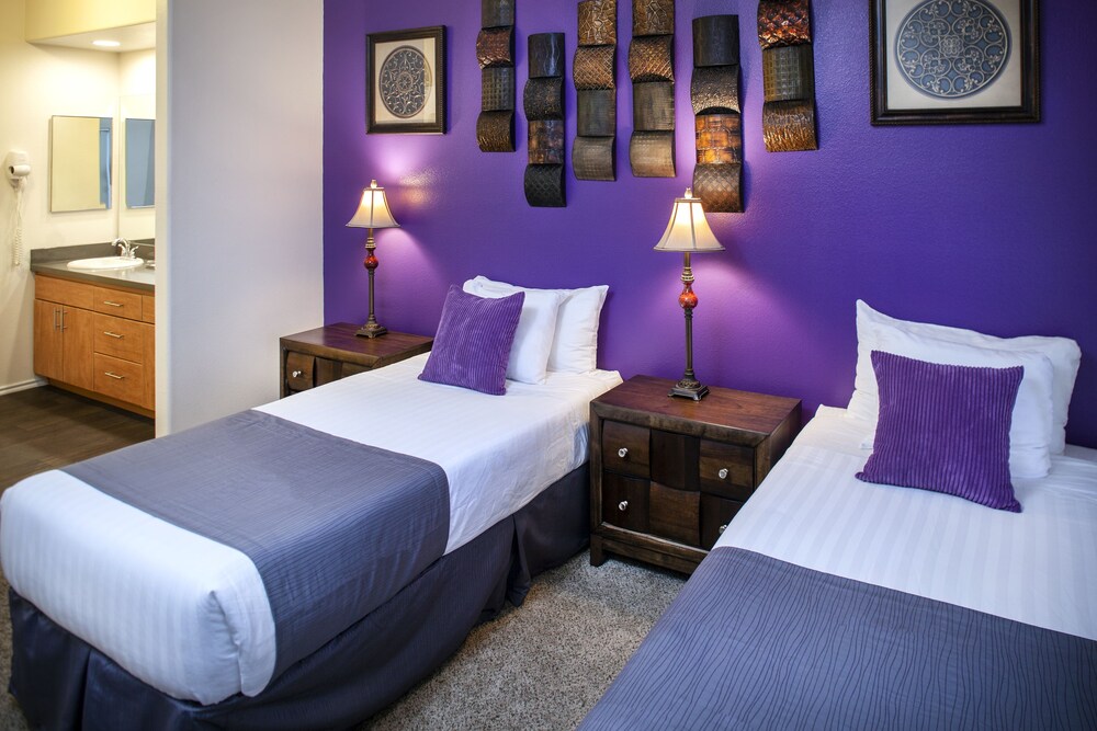 Deluxe Condo, 1 Bedroom - Guestroom View