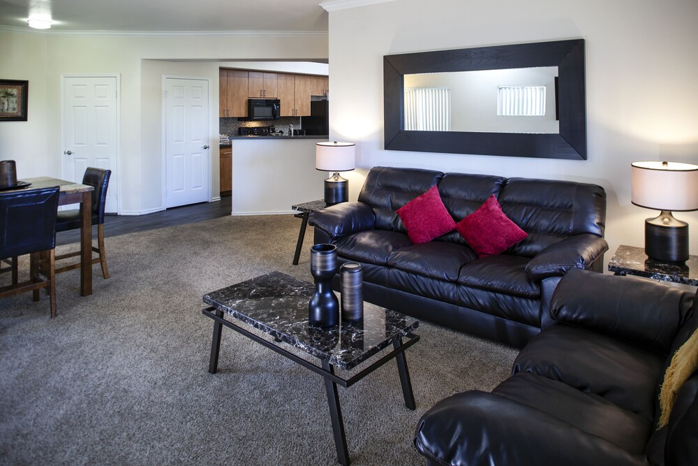 Deluxe Condo, 2 Bedrooms, 2 Bathrooms - Guestroom