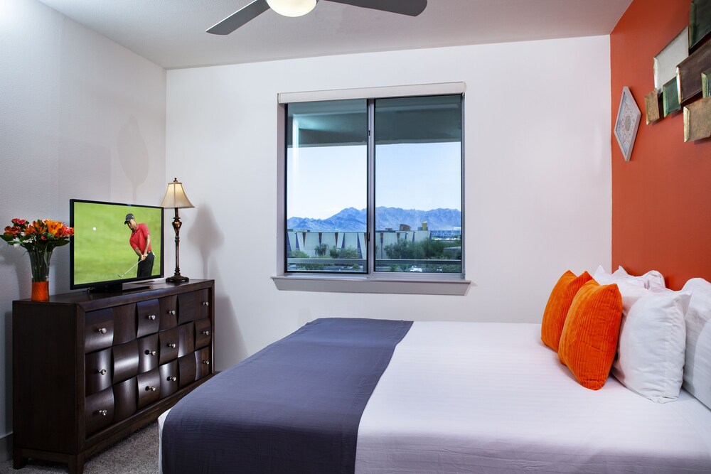 Deluxe Condo, 2 Bedrooms, 2 Bathrooms - Guestroom