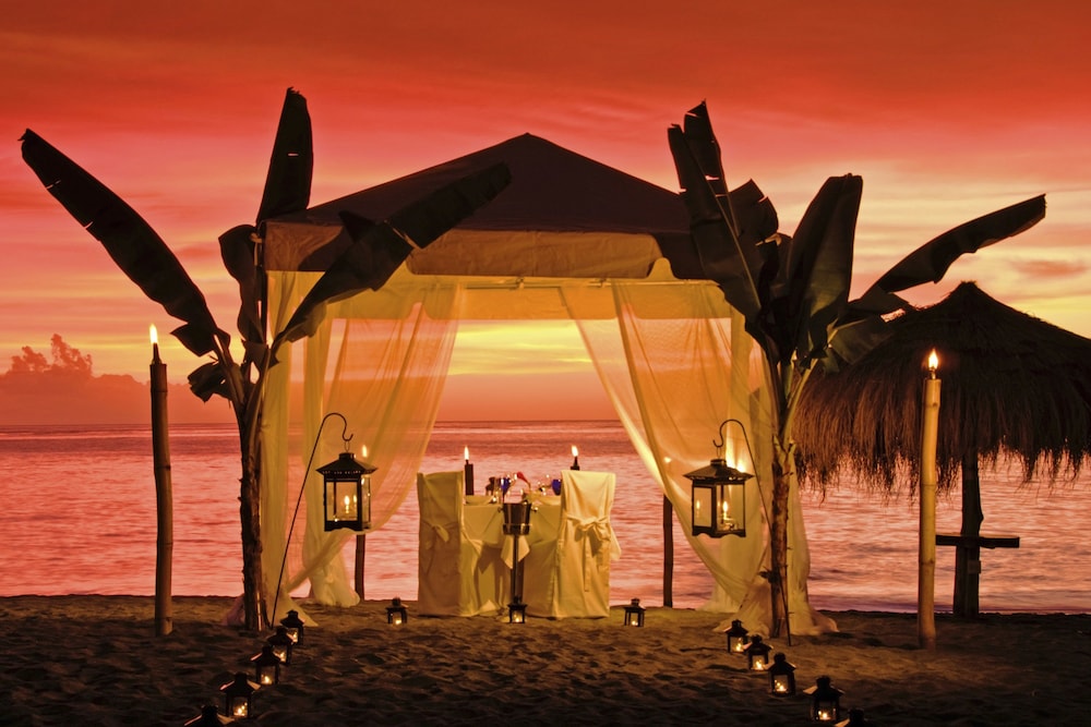 Couples Dining
