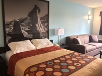 Suite, 1 Queen Bed