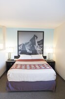 Suite, 1 Queen Bed, Hot Tub