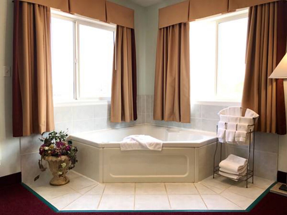 Deep Soaking Bathtub