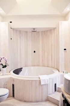 Jetted Tub