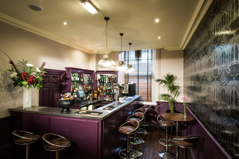 Hotel Bar