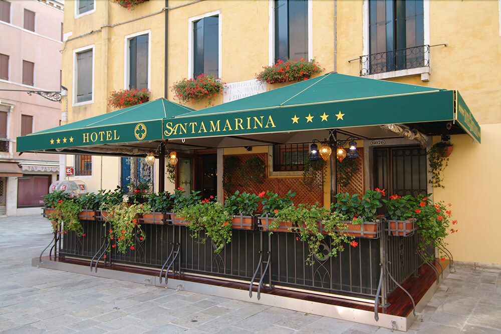 Entrée de l'hôtel