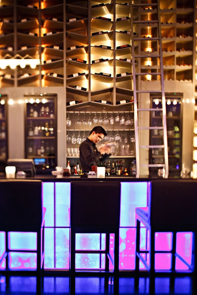 Hotel Bar