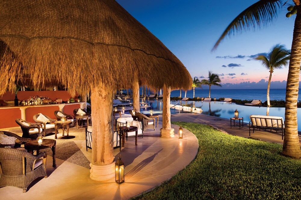 Poolside Bar