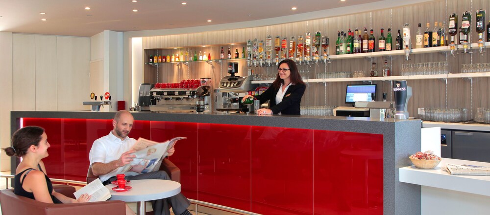 Hotel Bar