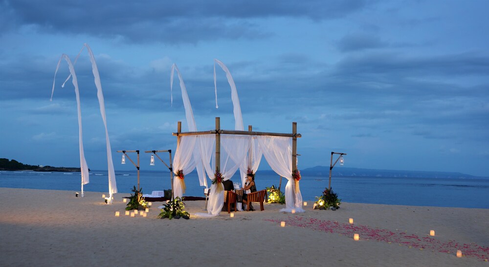 Couples Dining