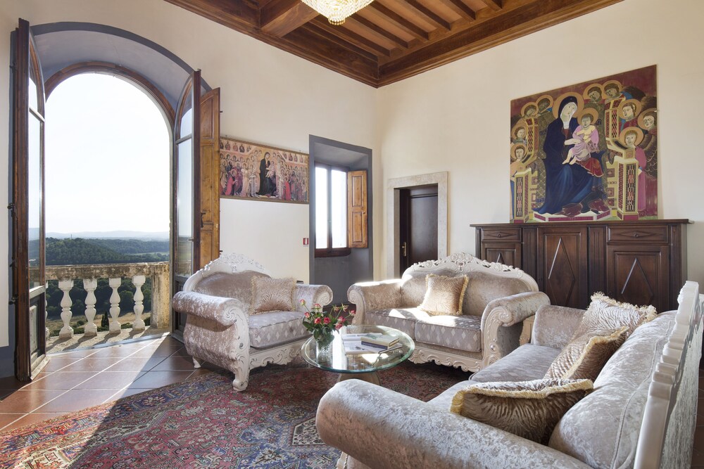Lounge executive