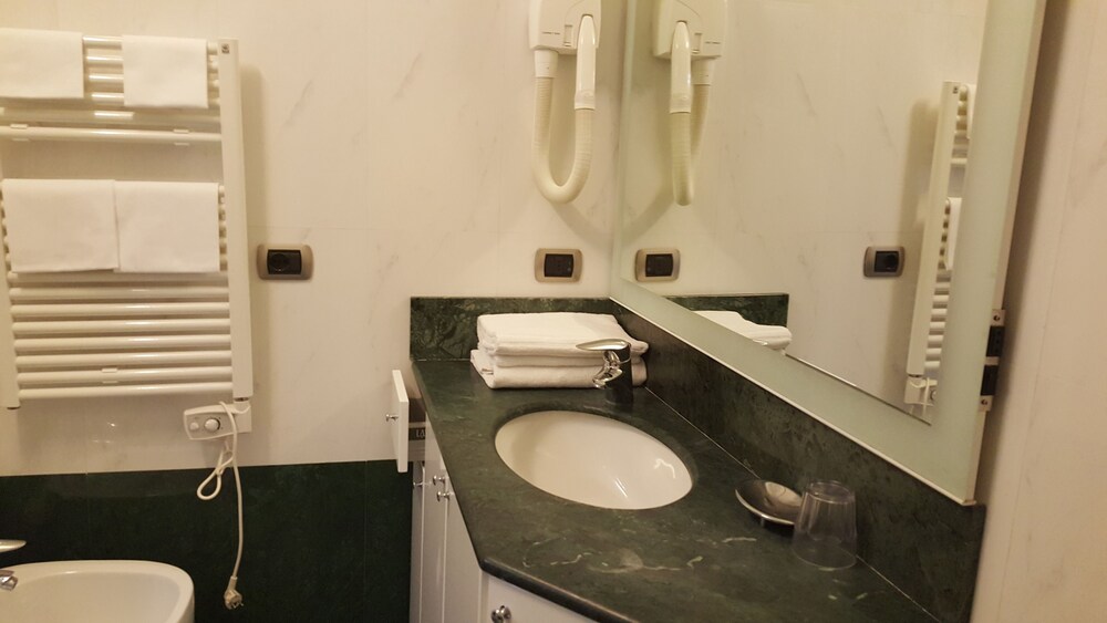 Studio - Bathroom