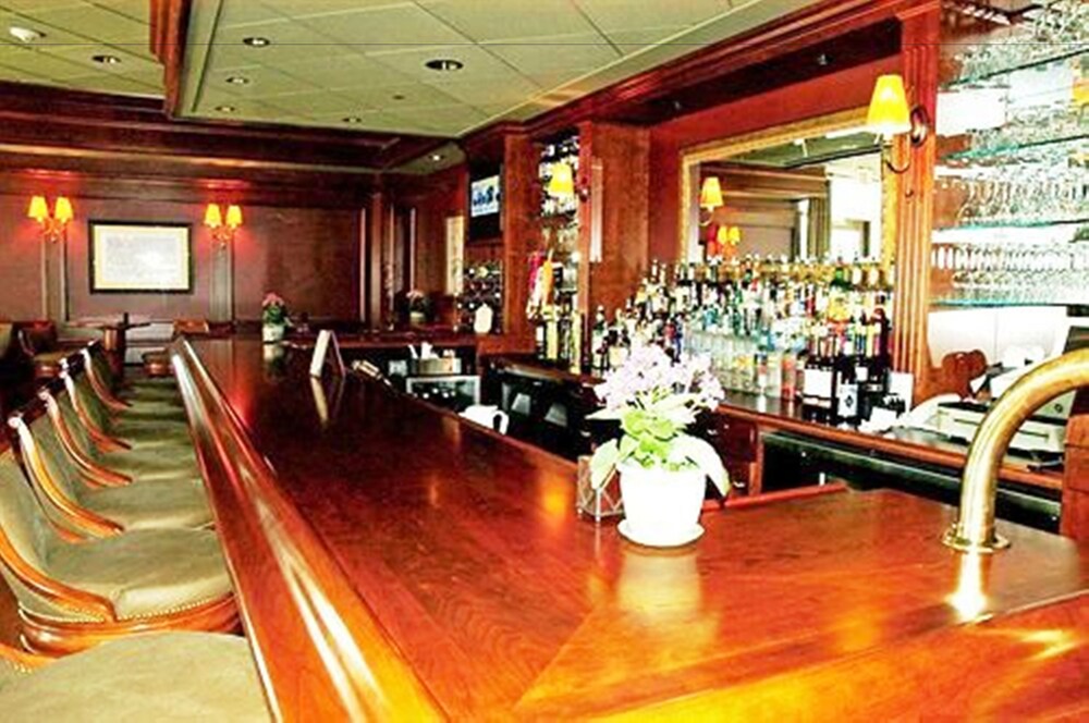 Hotel Bar