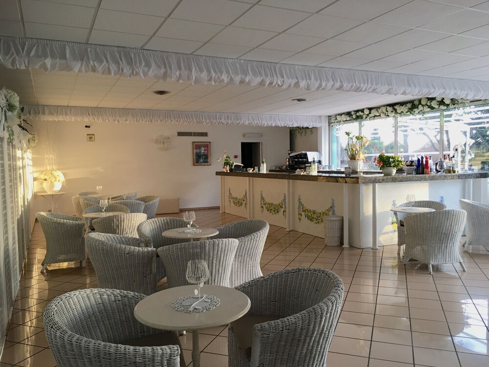 Hotel Bar