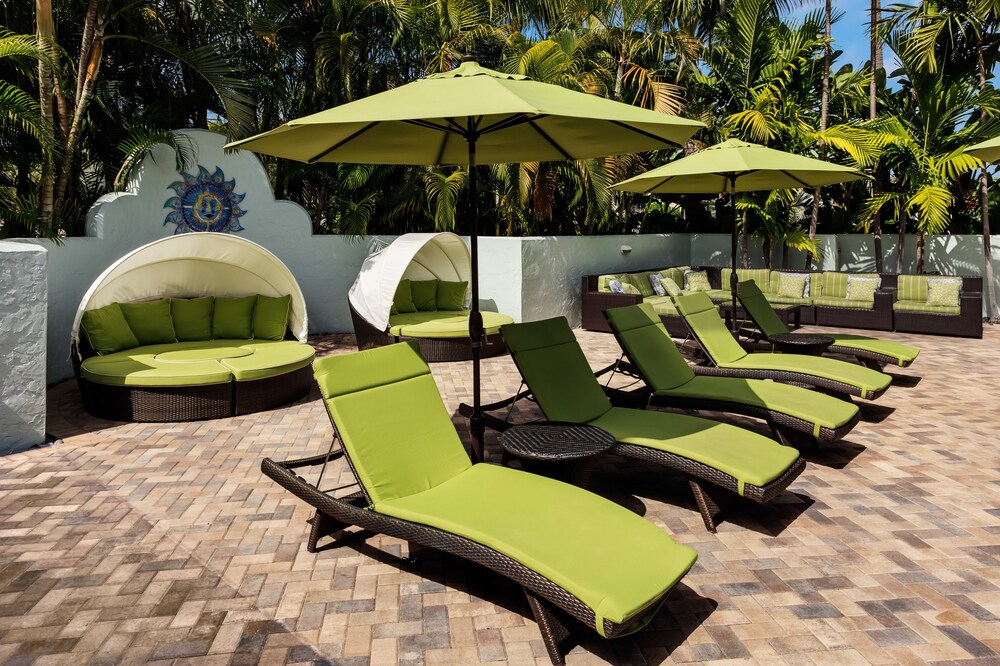 Outdoor pool, Southernmost Beach Resort