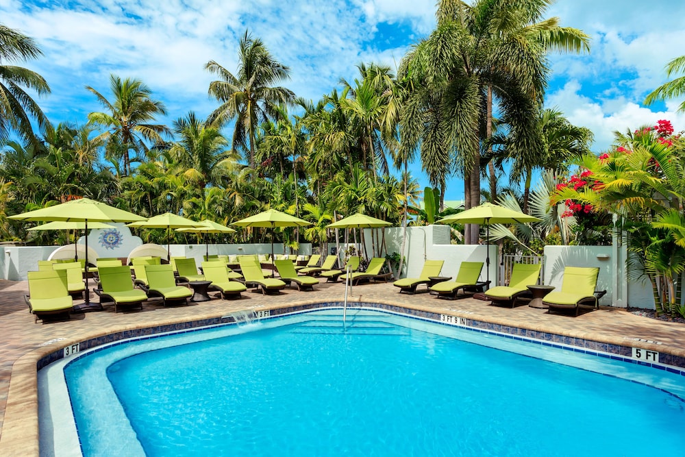 Outdoor pool, Southernmost Beach Resort