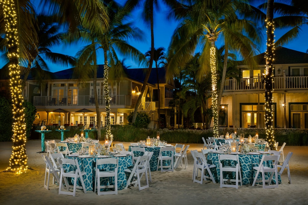 Outdoor dining, Southernmost Beach Resort