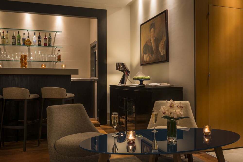 Bar-salon de l'hôtel