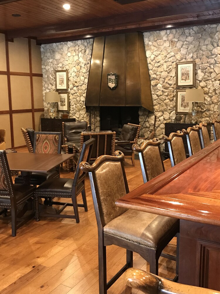 Hotel Bar