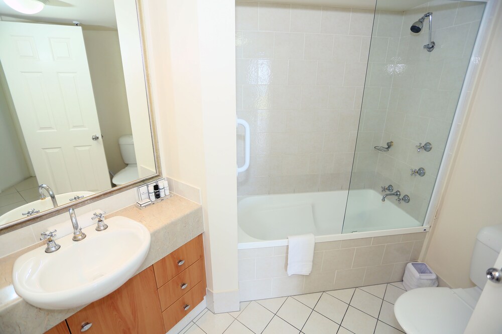 Superior Room, 1 Bedroom - Bathroom