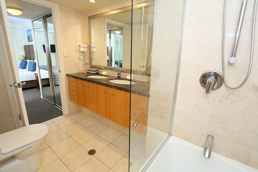 2 Bed Sub Penthouse - Bathroom