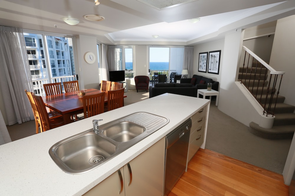 3 Bedroom Sub Penthouse - In-Room Kitchen