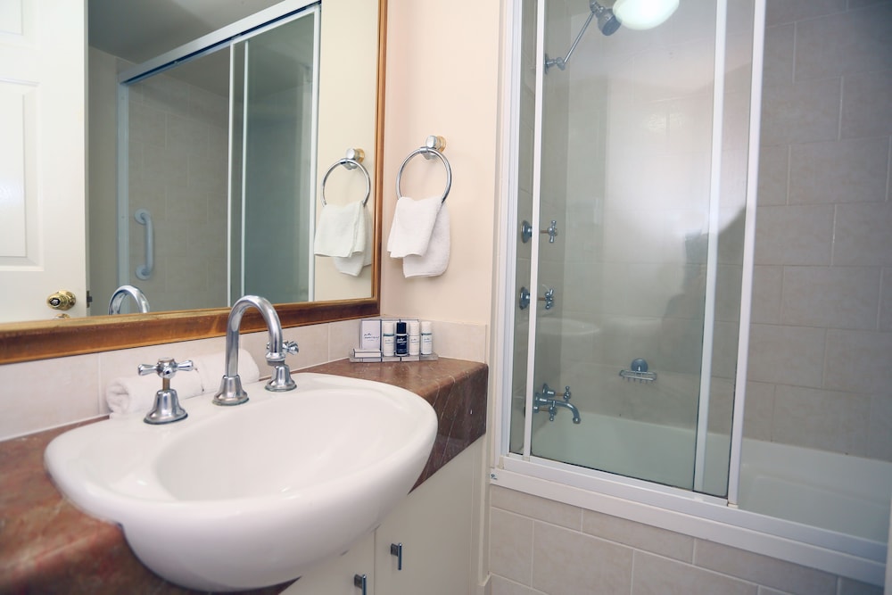 Apartment, 2 Bedrooms - Bathroom