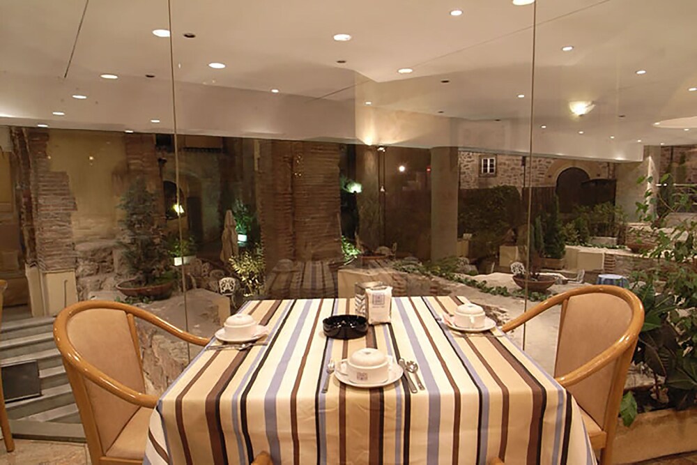Hotel Lounge