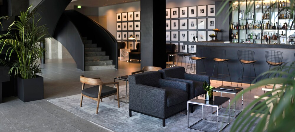 Hotel Bar