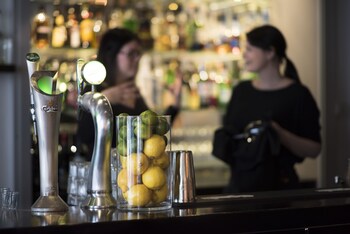Hotel Bar